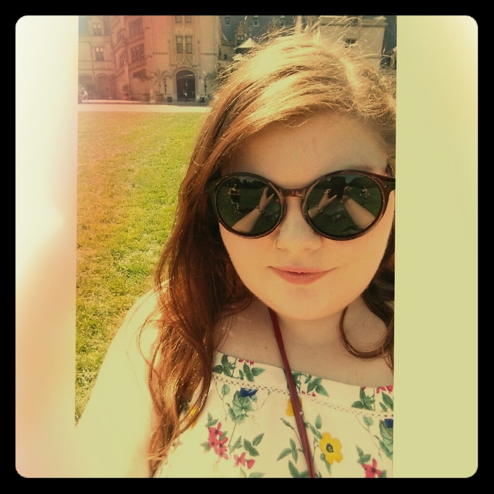 Meet your Posher, Holly